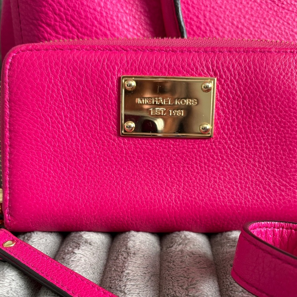 Michael Kors Fuchsia Tote and Wallet Set - Picture 2 of 14